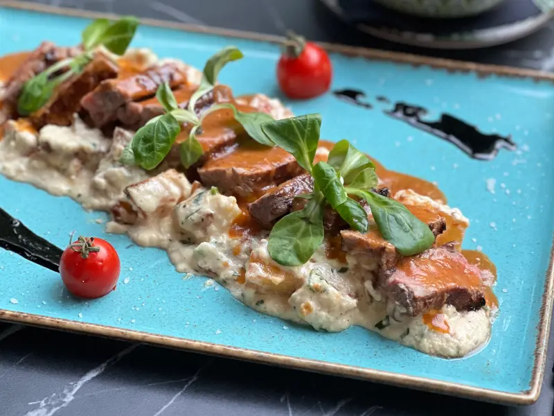 Ramstek u DeMi-Glace sosu