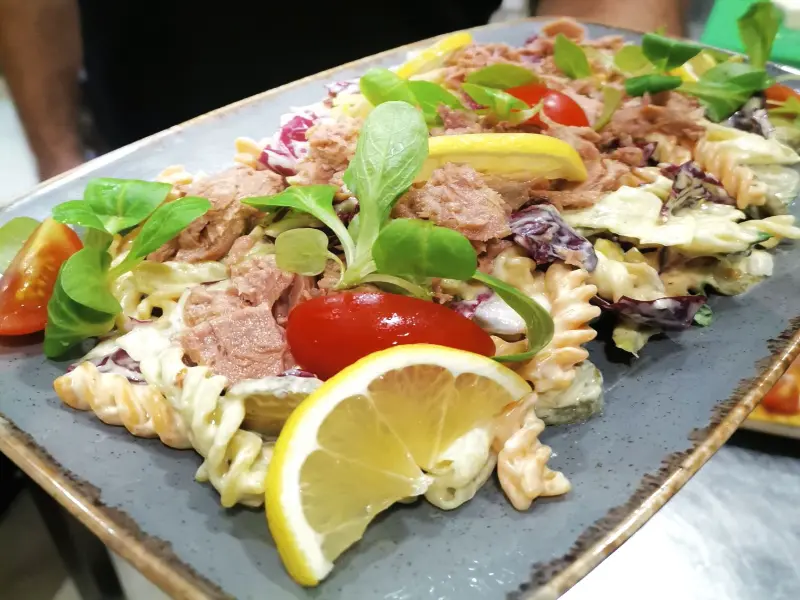 Salata sa tunjevinom